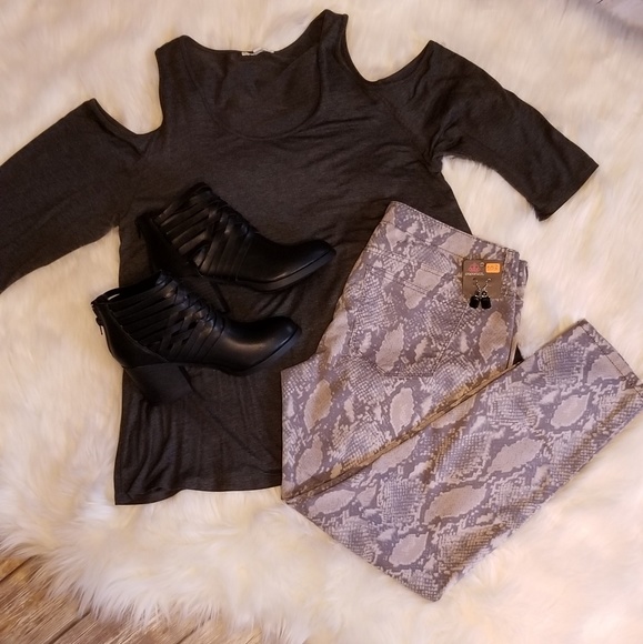 Black Victoria Booties - Picture 4 of 4